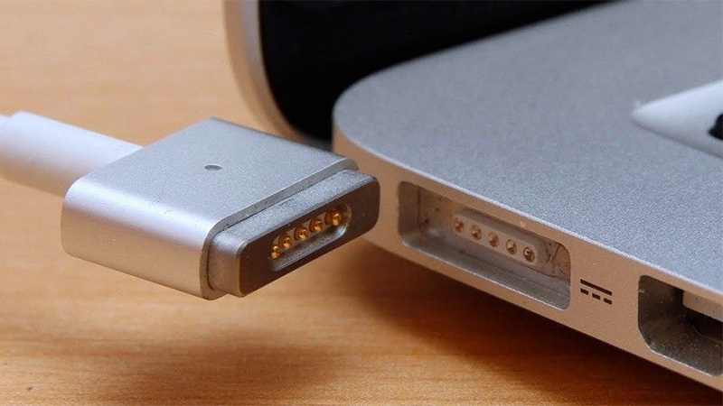 Cổng sạc MagSafe đem lại sự tiện lợi và an toàn khi sạc 